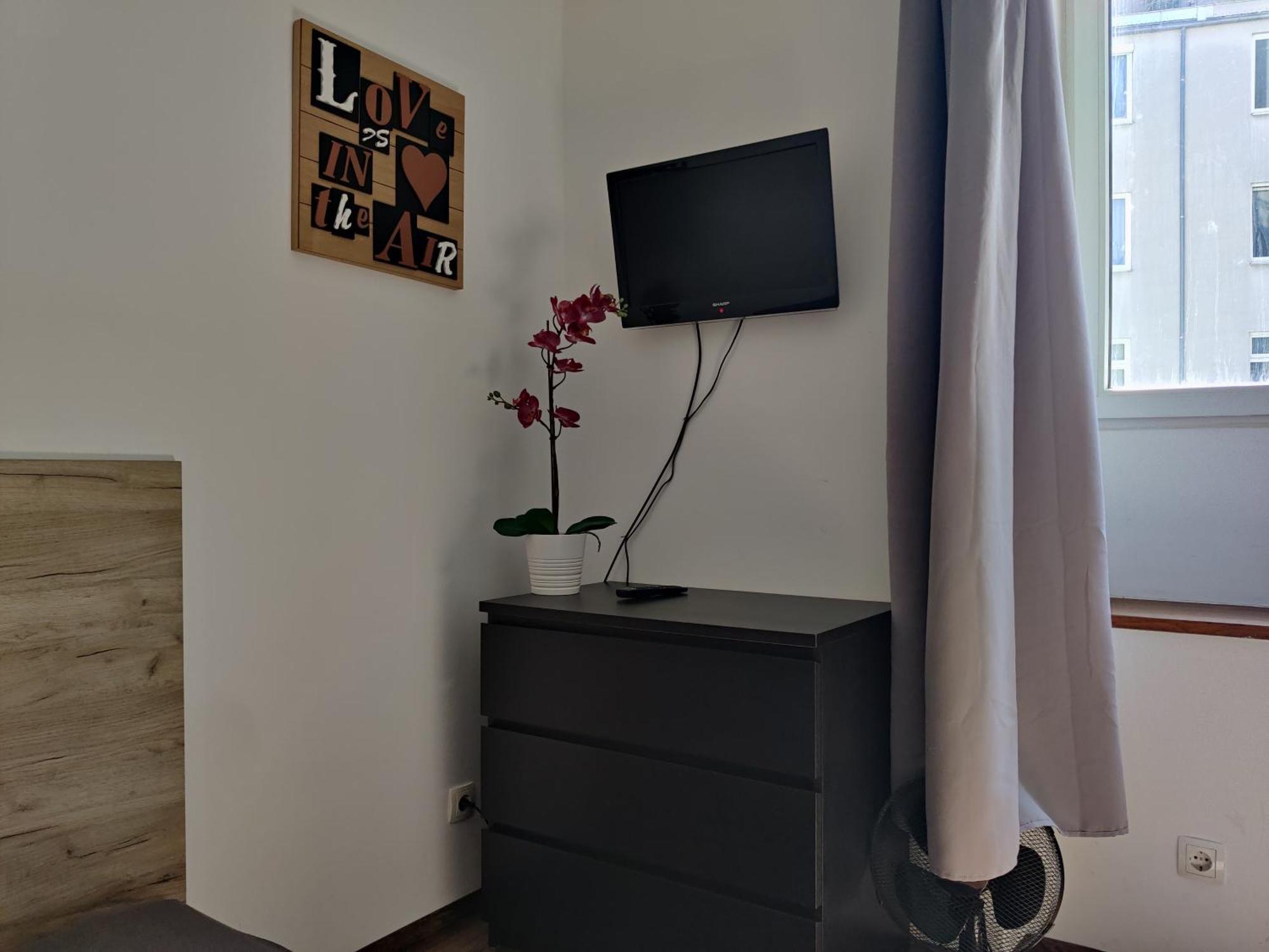 Beautiful Apartment Near The Centre Вена Экстерьер фото